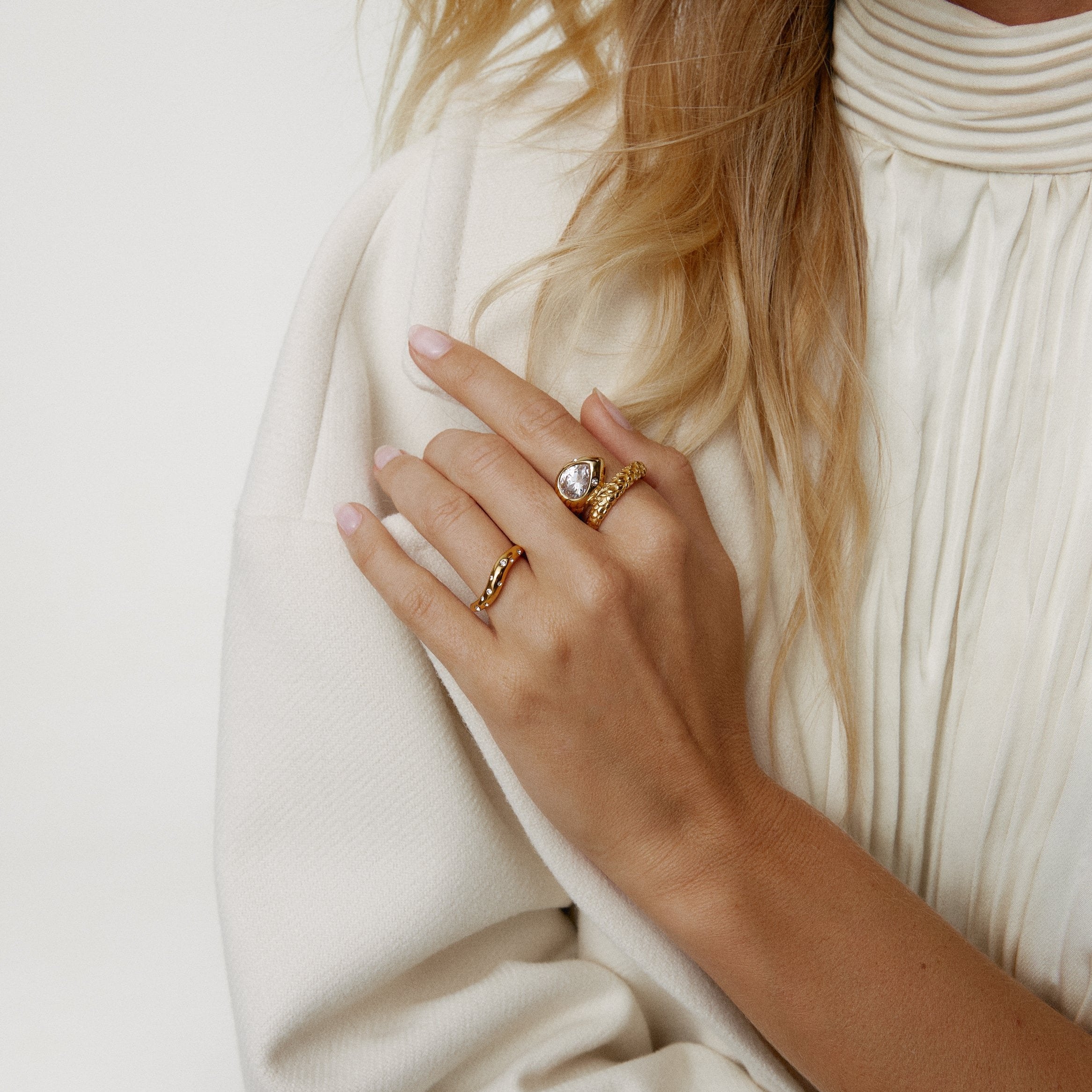 White Ebba Gold