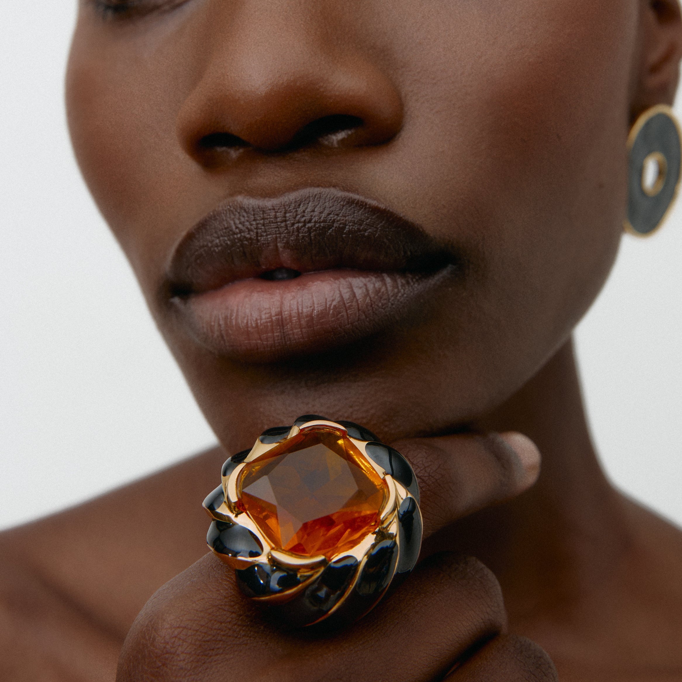 BLACK AMBER ZELLA GOLD