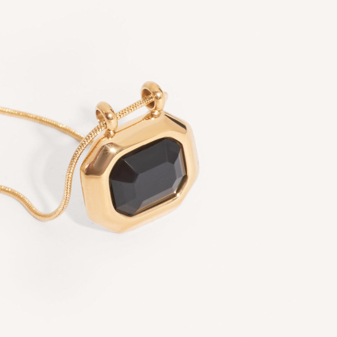 BLACK VIVALDA GOLD