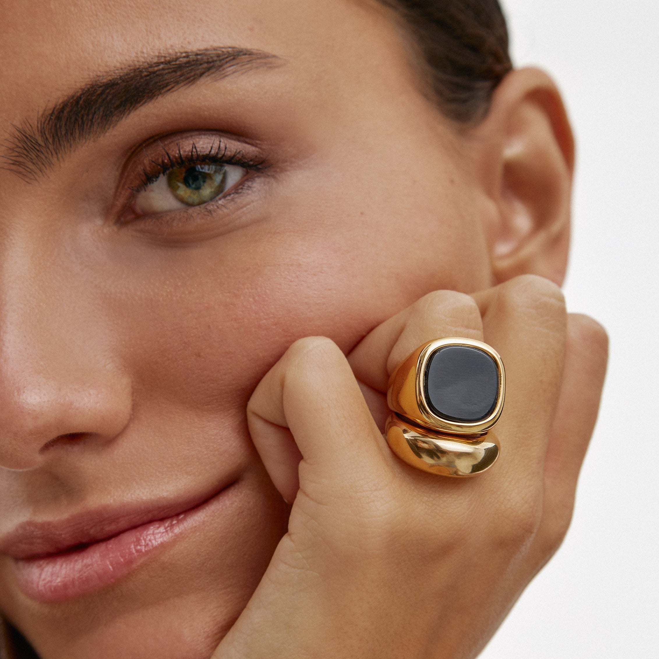 BLACK SIMONA GOLD