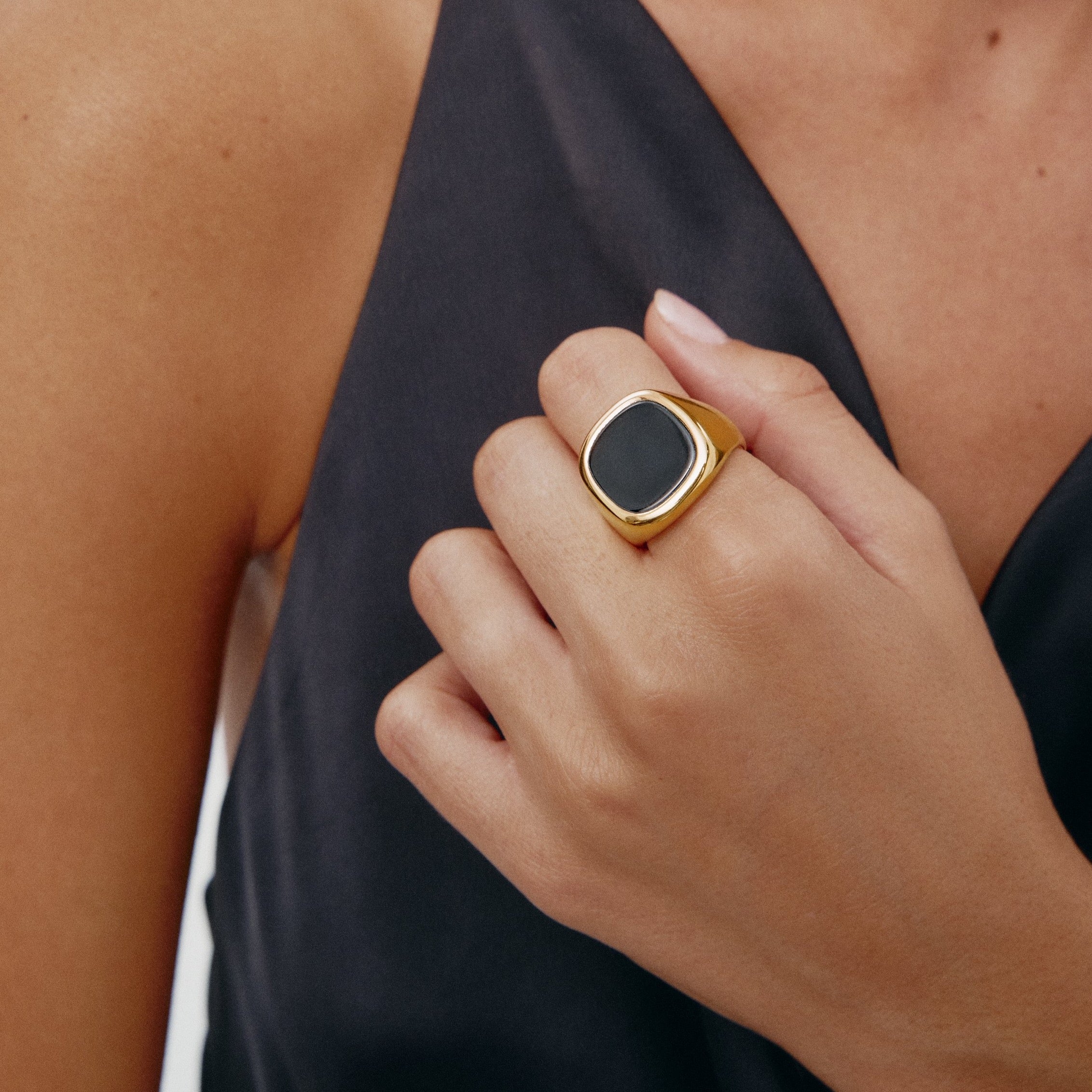 BLACK SIMONA GOLD