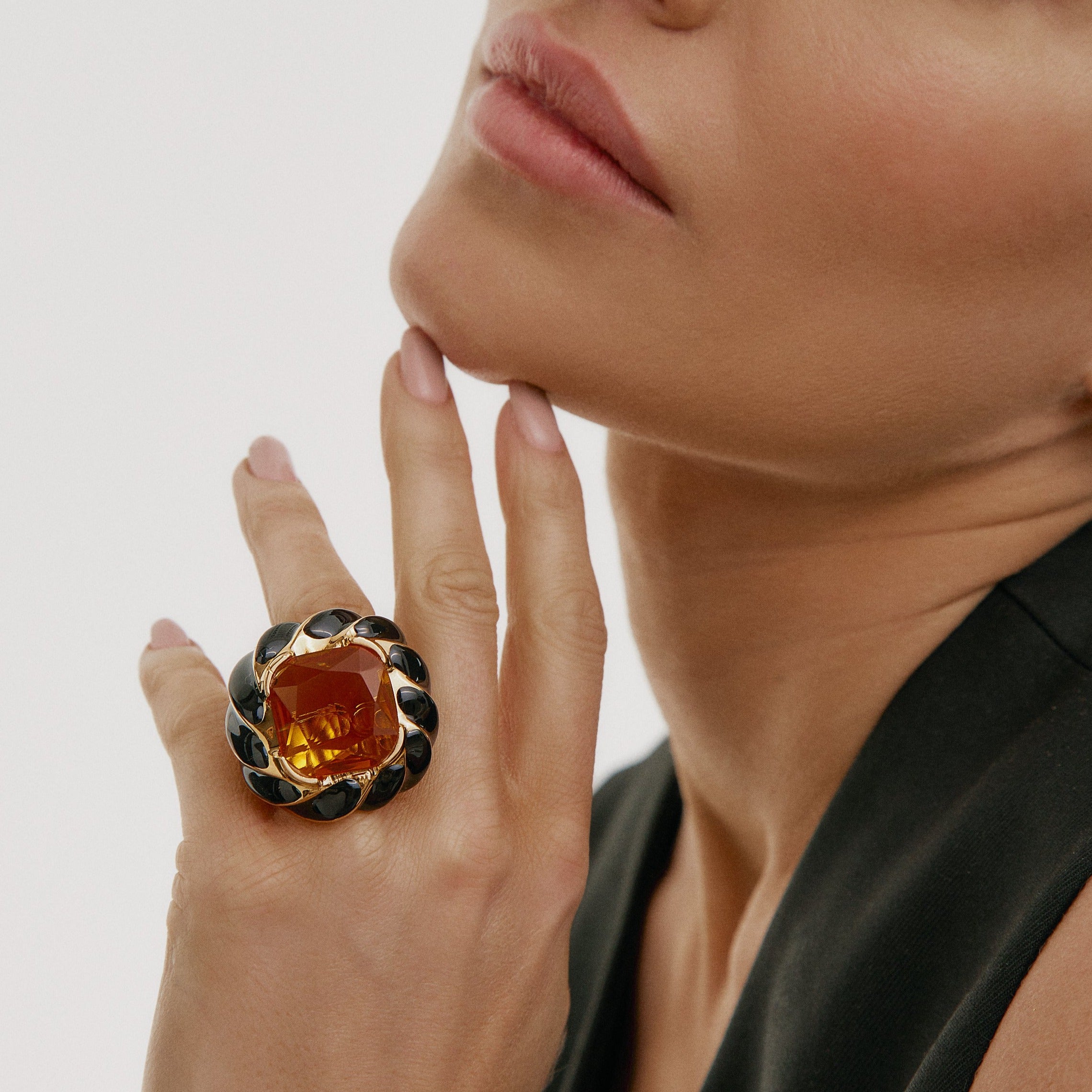 BLACK AMBER ZELLA GOLD
