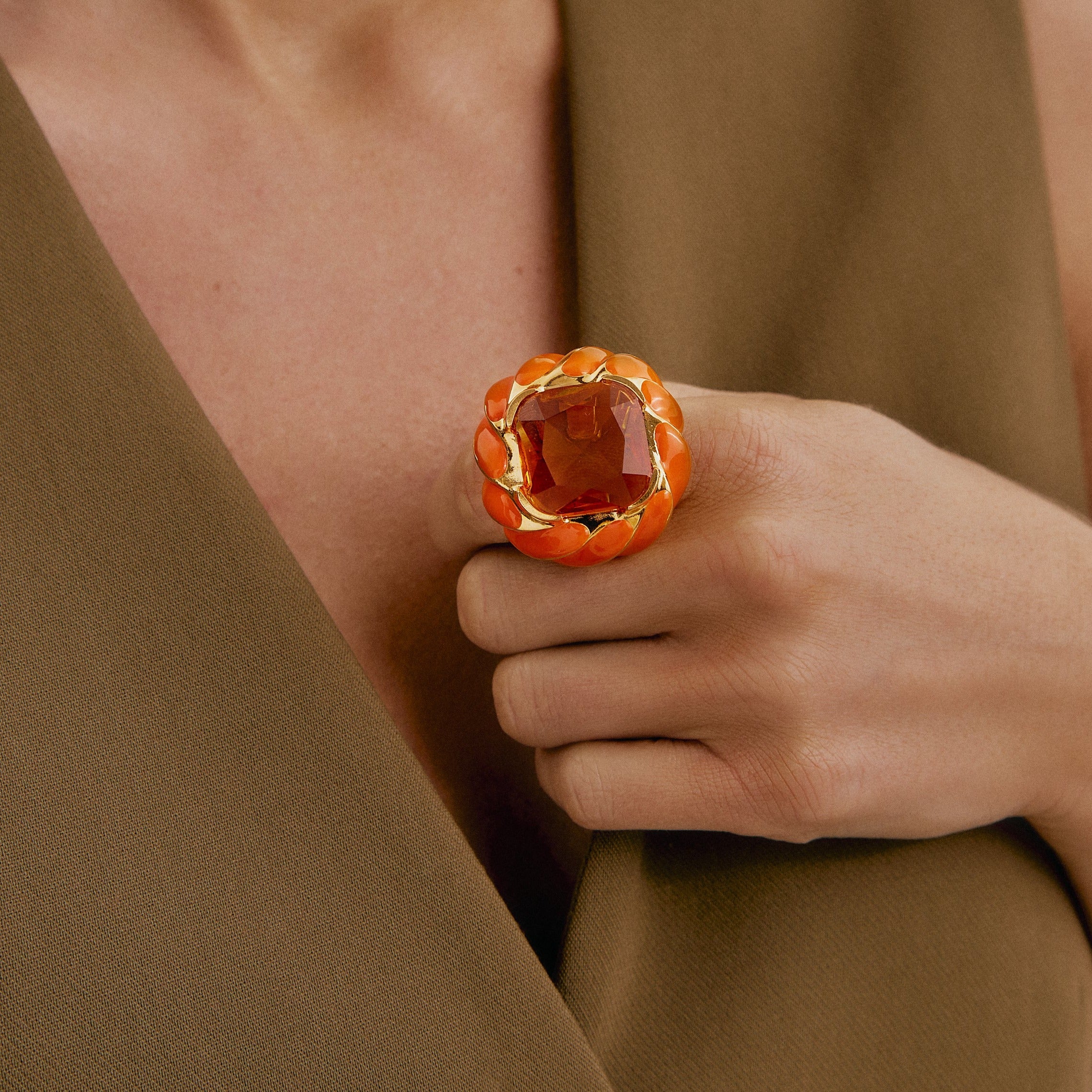 برتقالي زيلا ذهبي