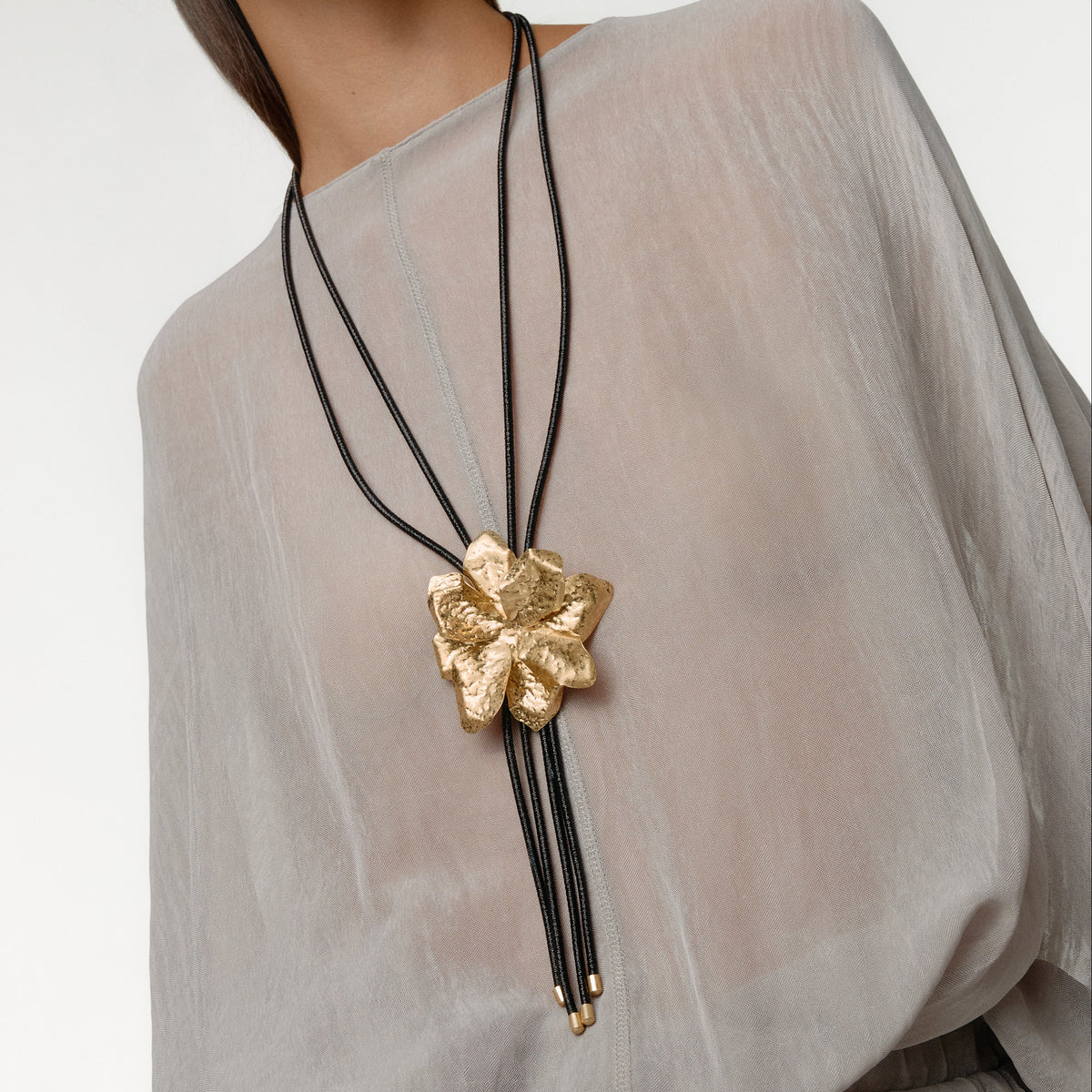 BLACK NASICA GOLD